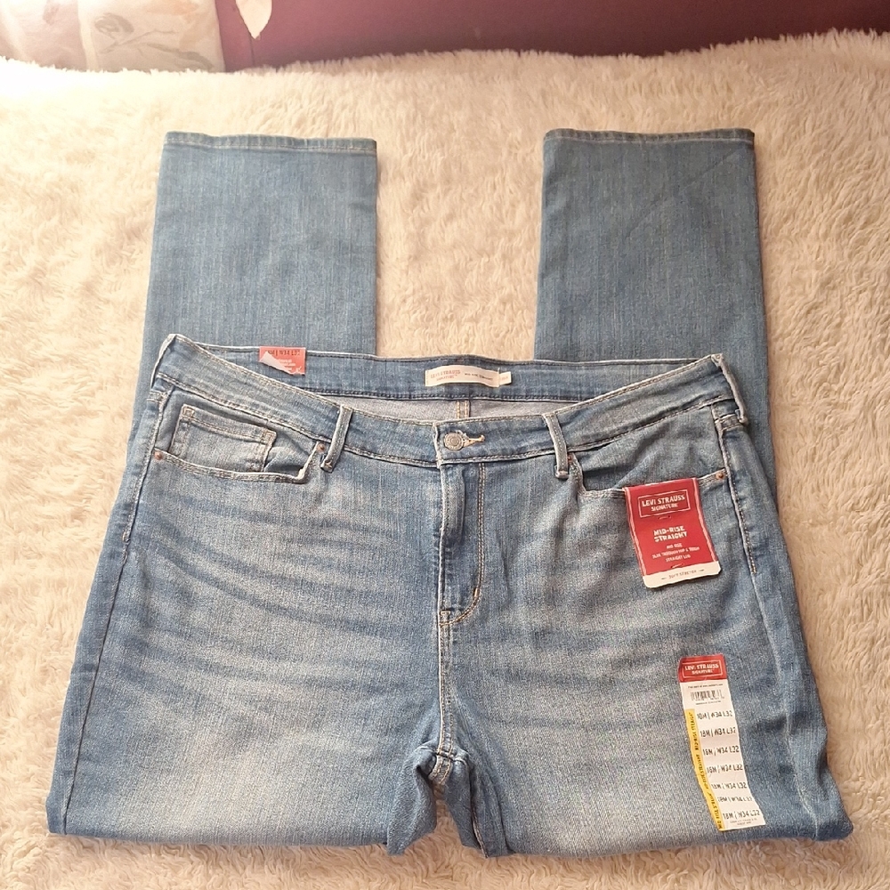 Levi's Women's Classic Light Blue Straight Leg Jeans